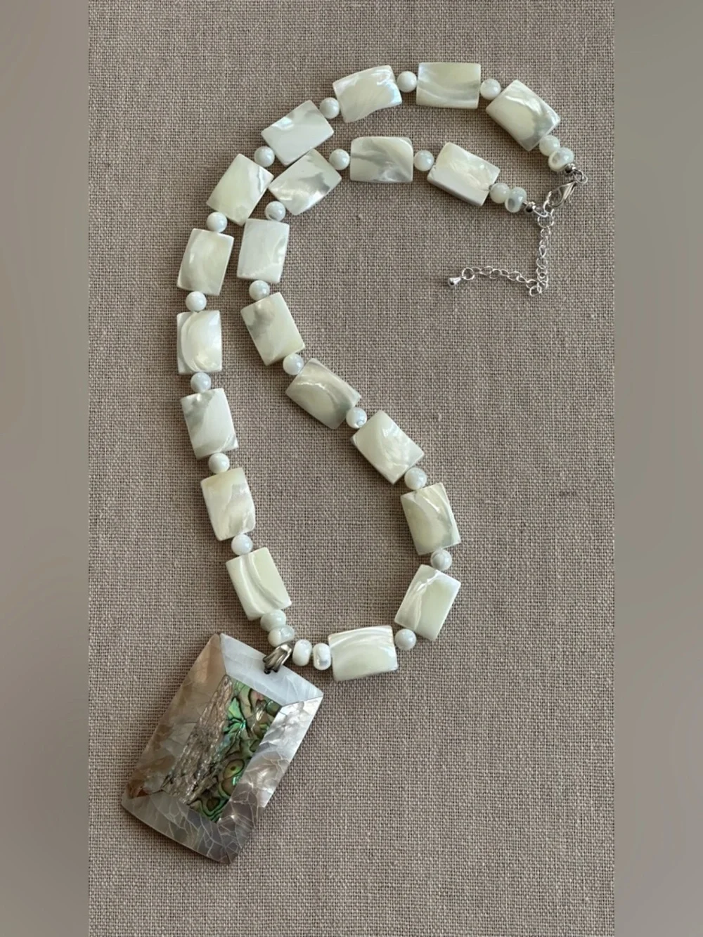 24-1/2 inch Mother of Pearl necklace NWOT - Picture 8 of 12